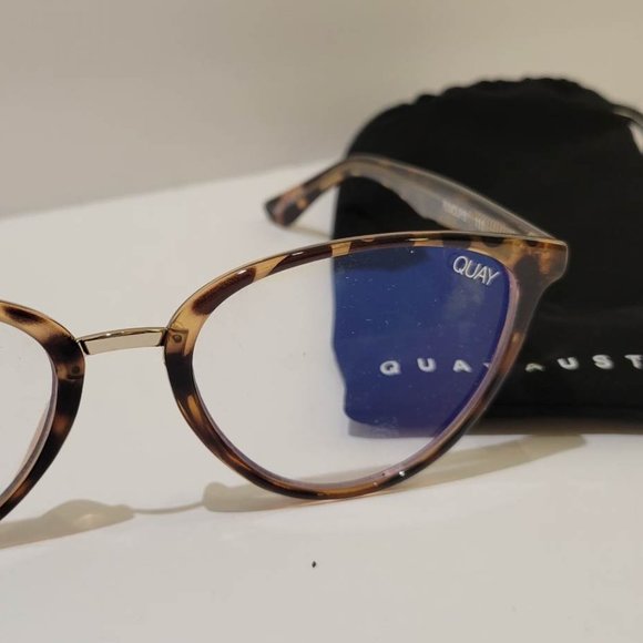 Quay Glasses - Picture 2 of 2